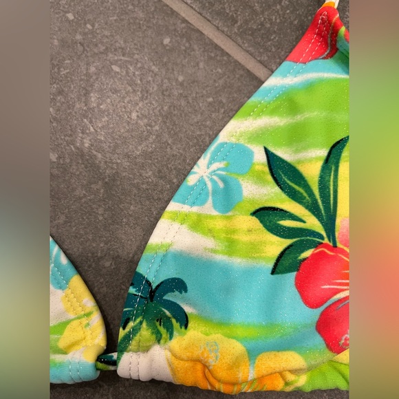 Multicoloured Hawaiian Print Bikini Top - Picture 4 of 4